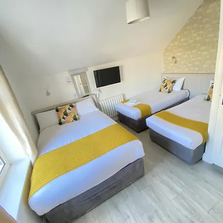 The Town House 2*