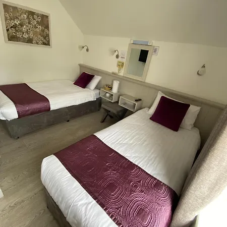 The Town House 2*