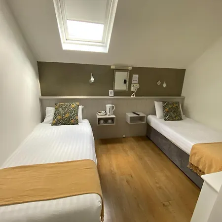 The Town House 2*