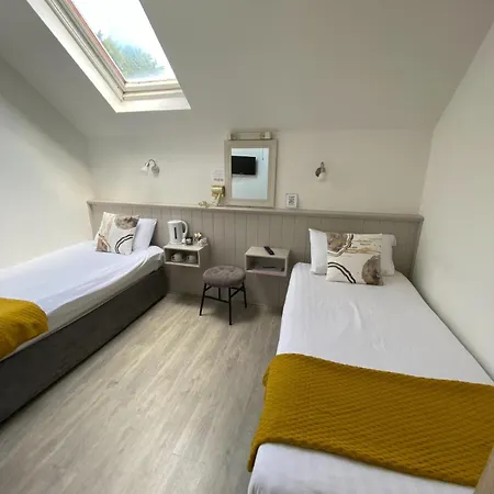 The Town House 2*