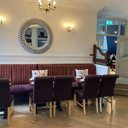 The Town House 2*