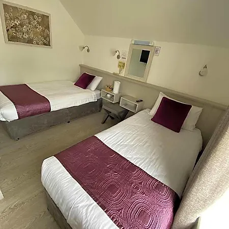The Town House 2*
