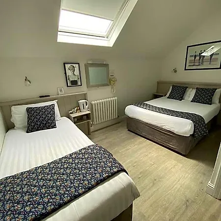 The Town House 2*