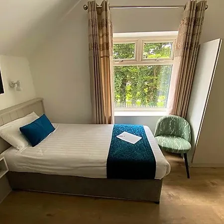 The Town House 2*